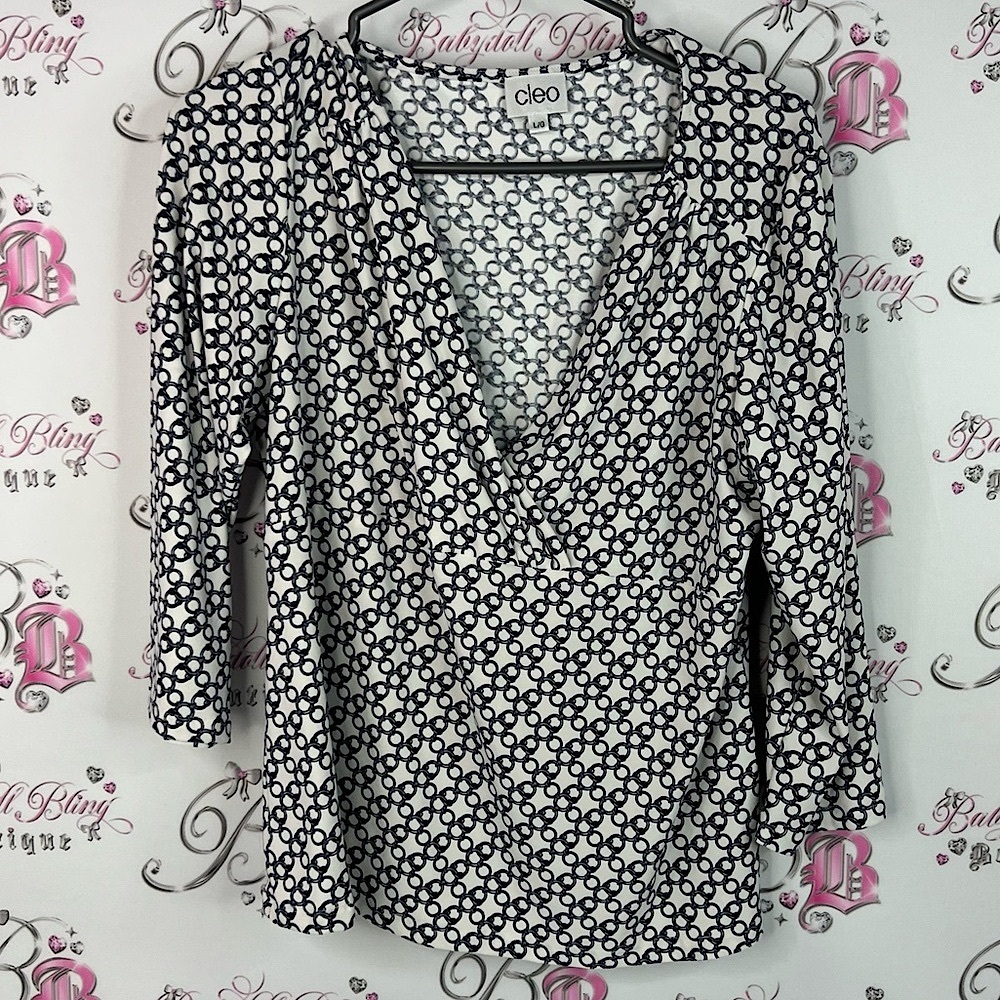 Cleo long sleeve top Vneck chain link style Monochrome Patterned Blouse